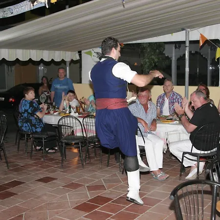 Eleni הרסוניסוס